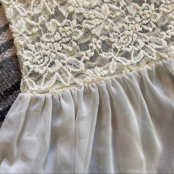 🌸 Delicate Peplum Top - Picture 2 of 7